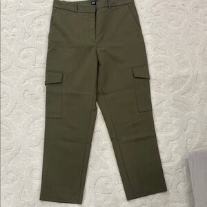 Zara Green Cargo Pants with Sturdy Material and Relaxed Fit